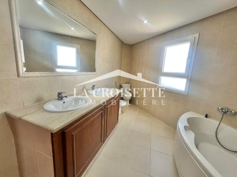 Villa S+3 avec piscine à La Marsa